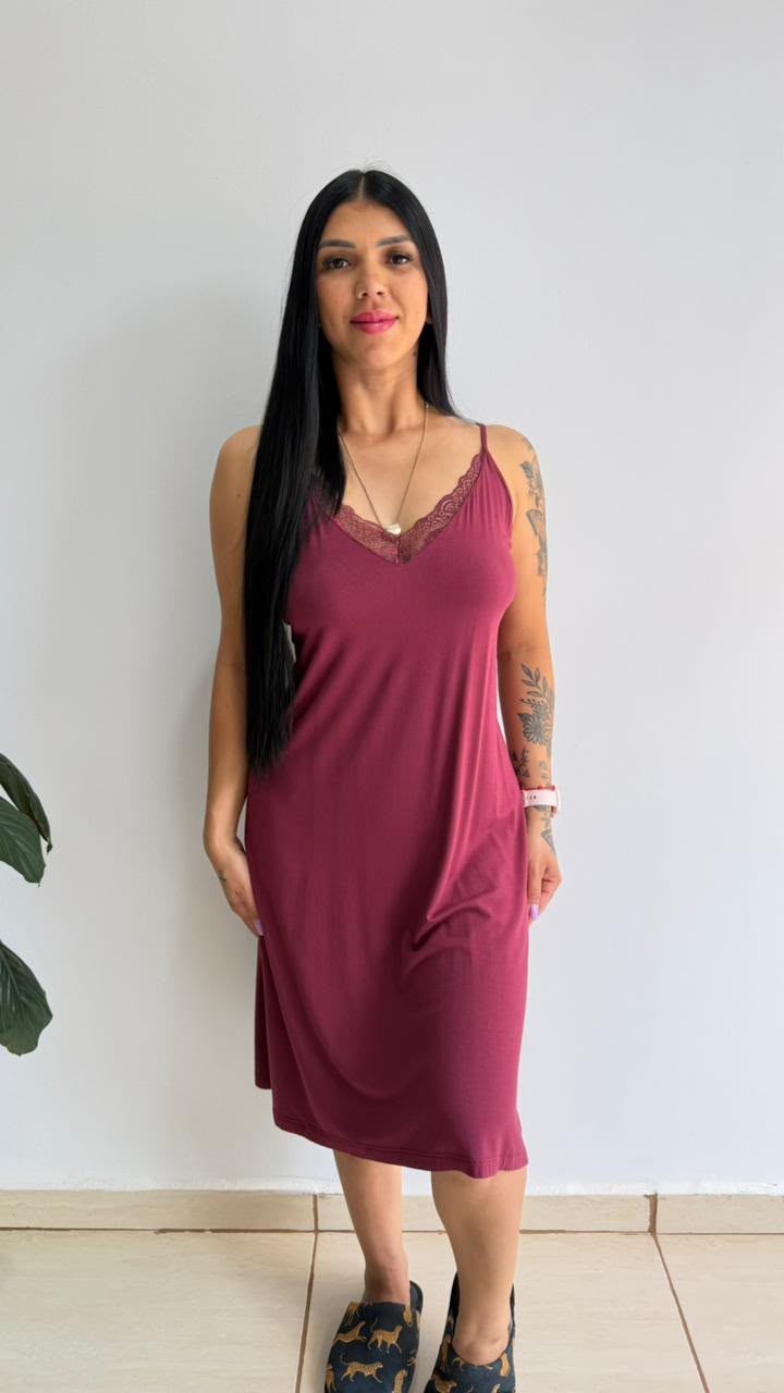 Camisola de alcinha com detalhes em renda