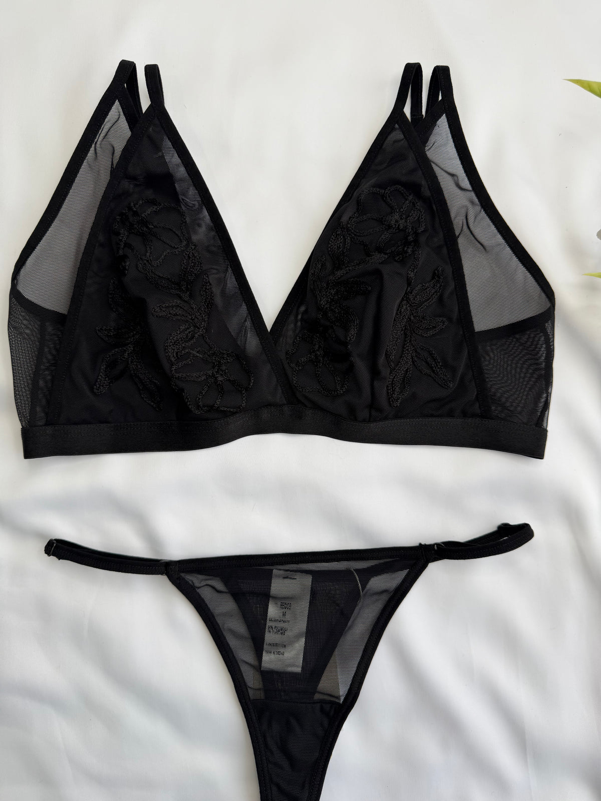 CONJUNTO DE TULE E RENDA RECCO NA COR PRETO SEM ARO E SEM O BOJO