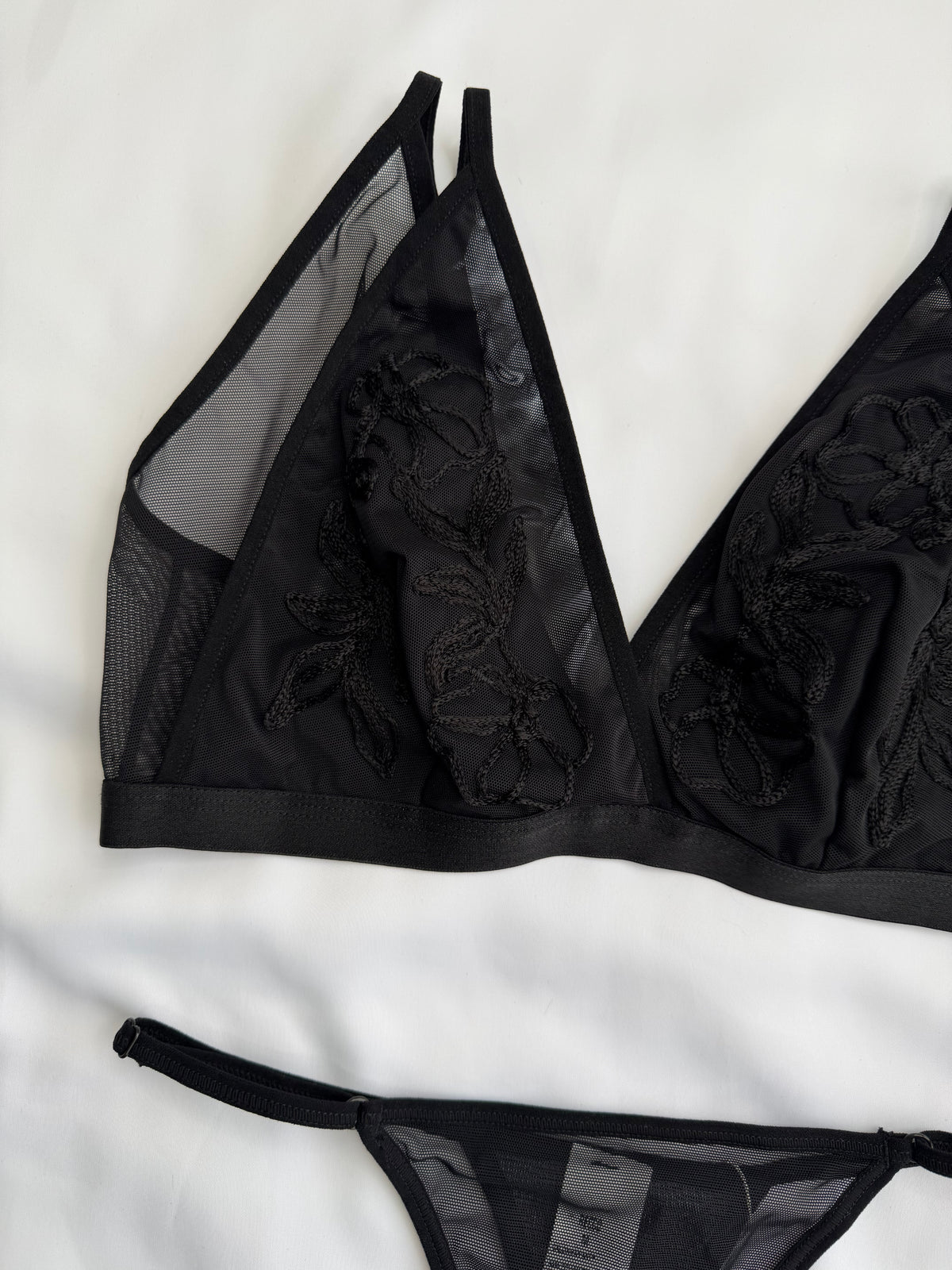 CONJUNTO DE TULE E RENDA RECCO NA COR PRETO SEM ARO E SEM O BOJO
