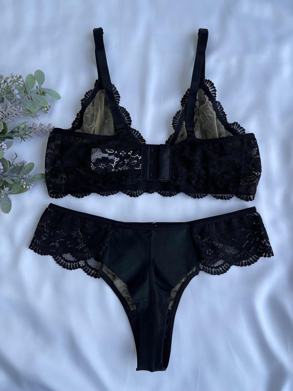 CONJUNTO LINGERIE PRETO DE RENDA COM ARO E SEM BOJO MONDRESS