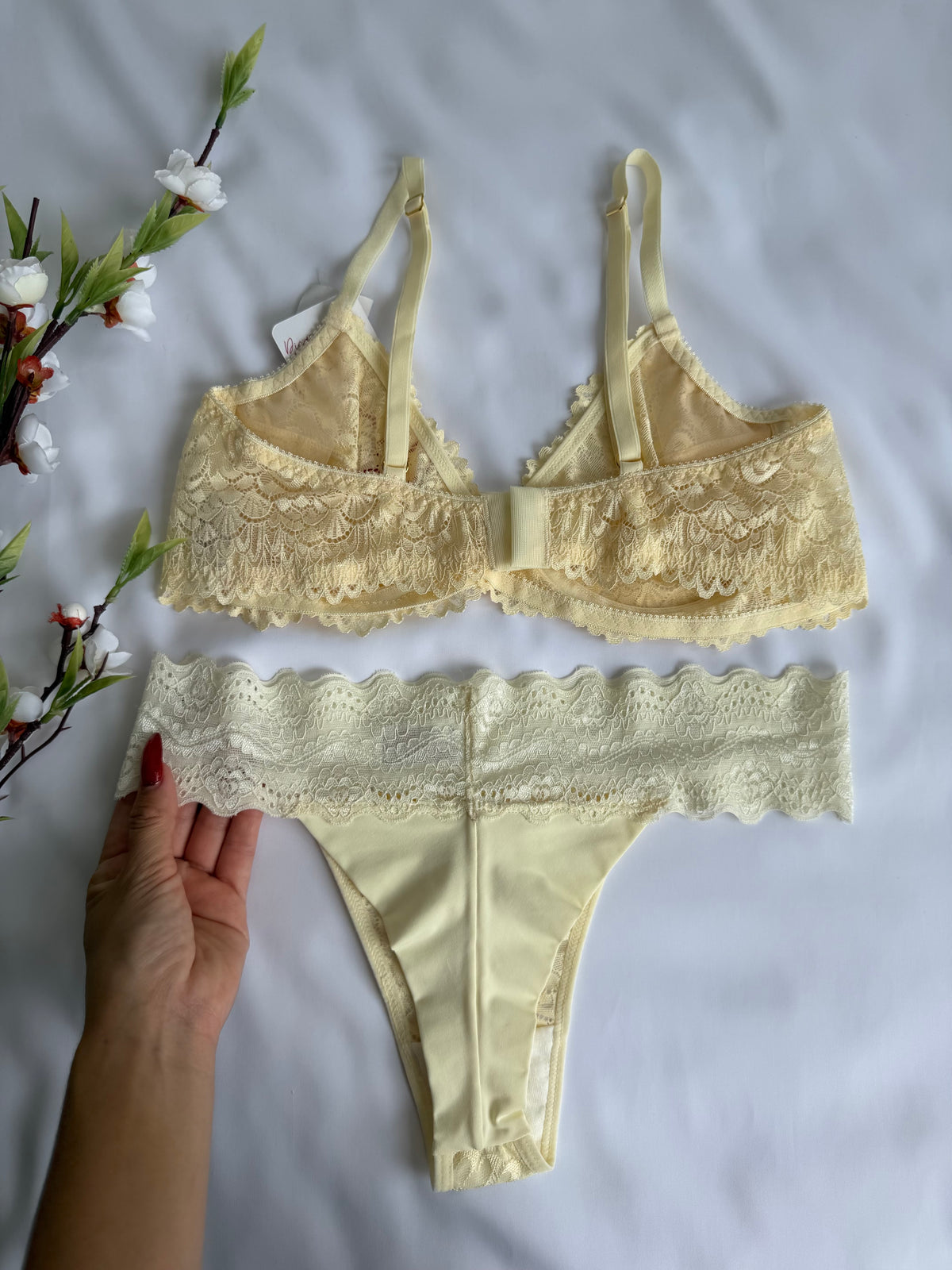 CONJUNTO LINGERIE DE RENDA COM ARO E SEM BOJO