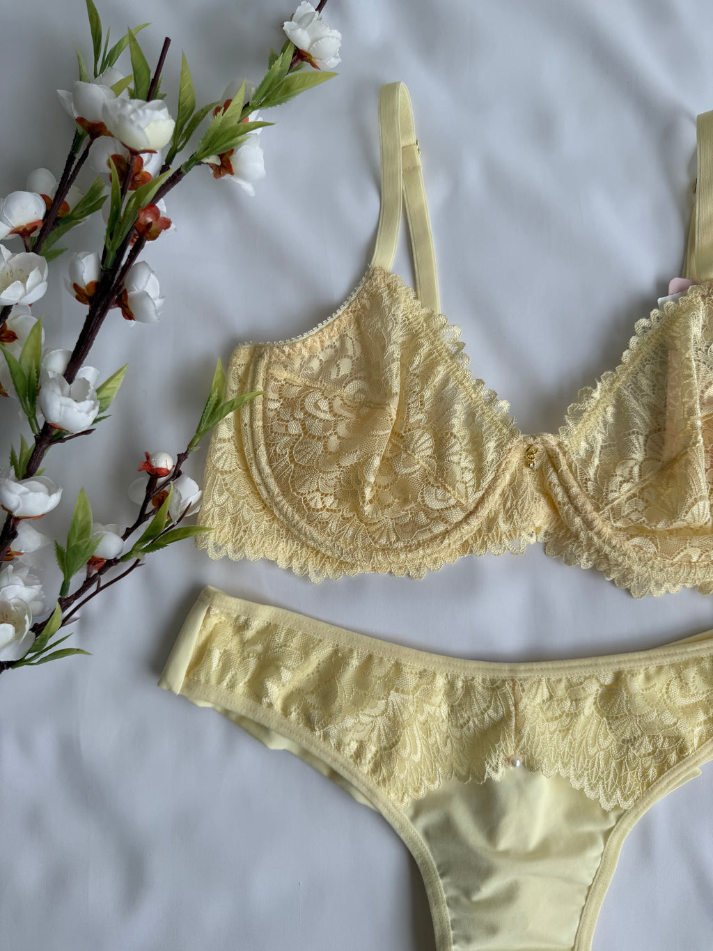 CONJUNTO LINGERIE DE RENDA COM ARO E SEM BOJO
