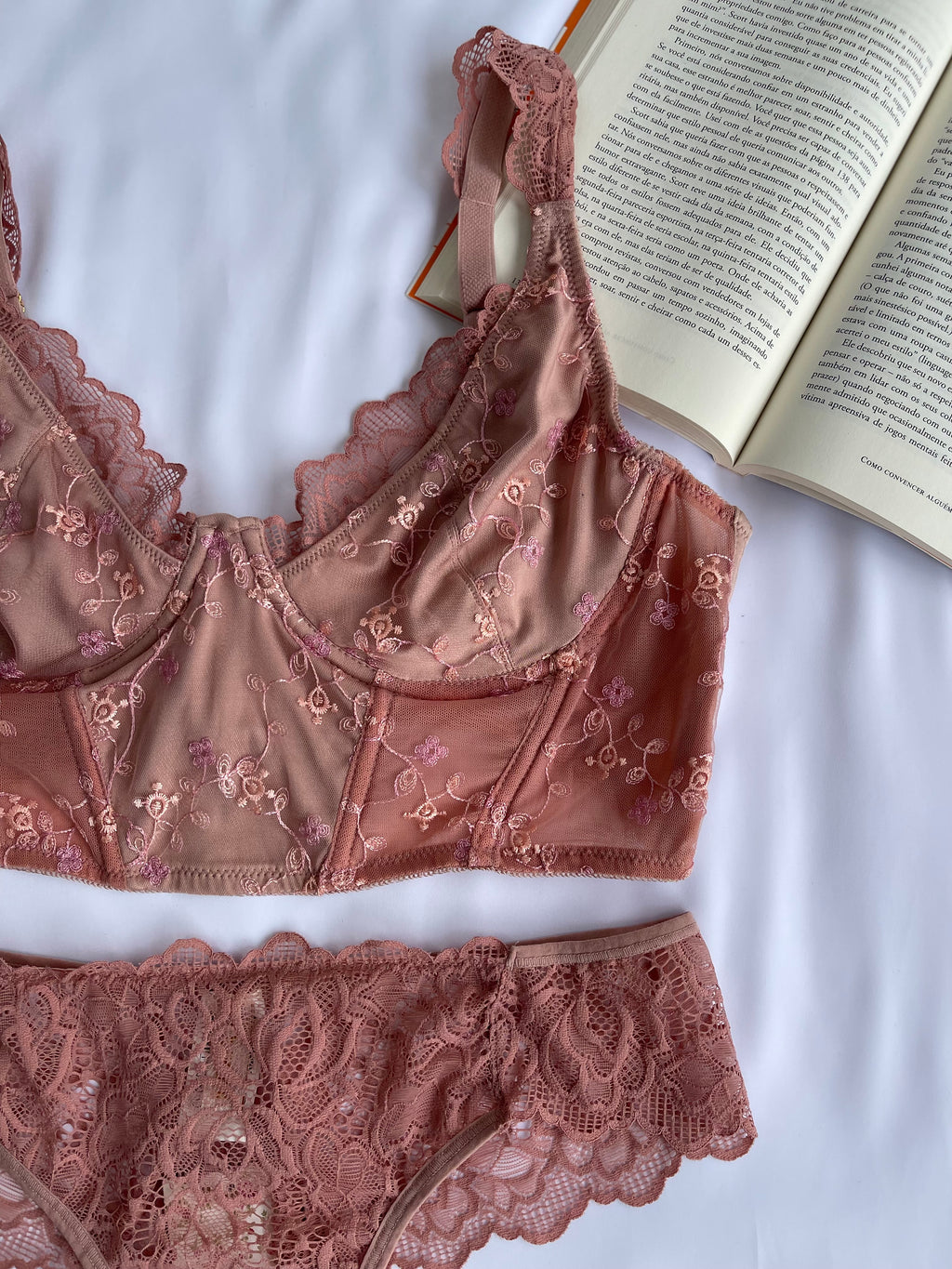 CONJUNTO LINGERIE DE RENDA COM ARO E SEM BOJO DUZANI