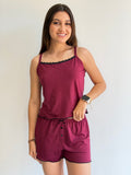 Shortdoll suede com detalhes de renda