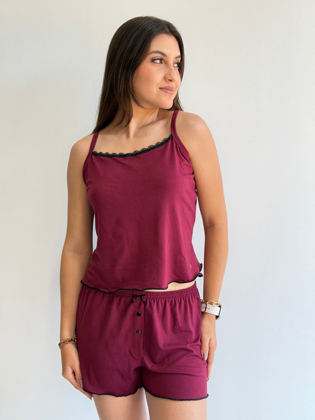 Shortdoll suede com detalhes de renda