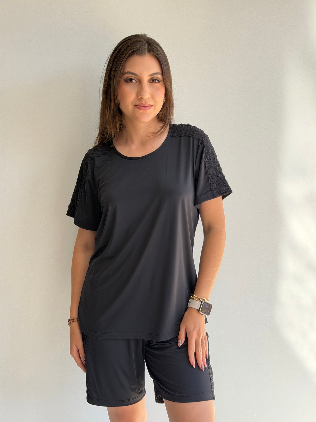 PIJAMA DE POLIAMIDA COM DETALHES EM RENDA