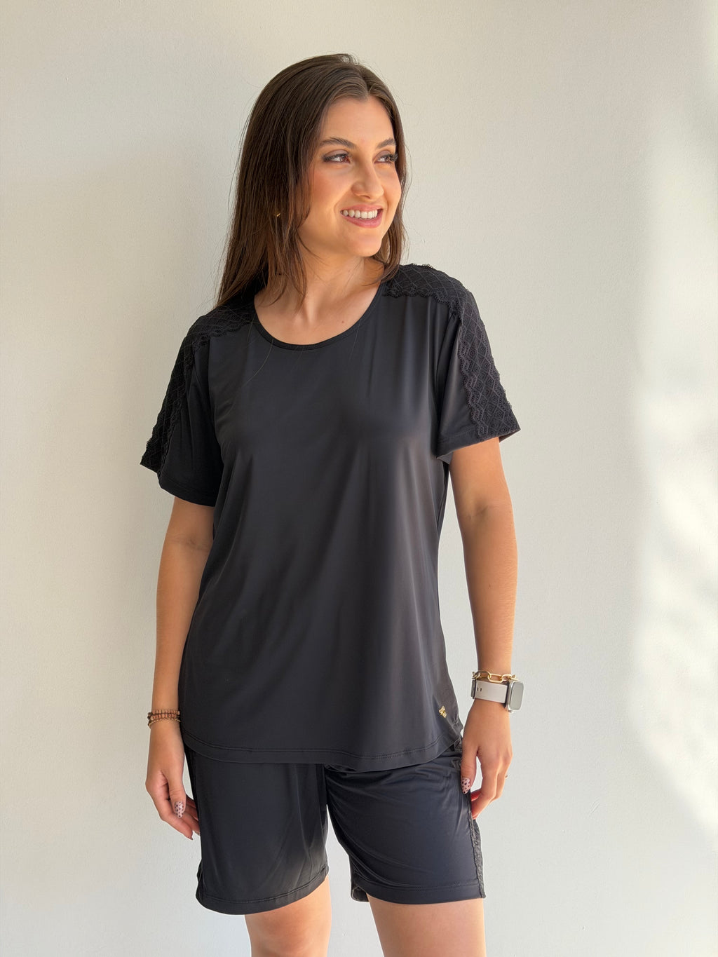 PIJAMA DE POLIAMIDA COM DETALHES EM RENDA