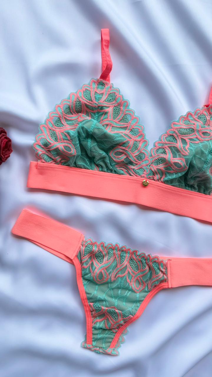 CONJUNTO GD1 TOP SEM ARO E SEM BOJO COM FORRADO DE RENDA