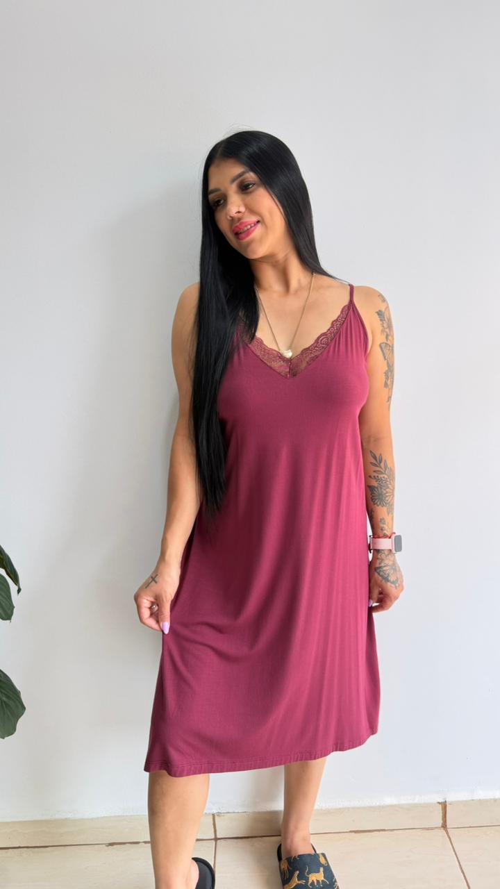 Camisola de alcinha com detalhes em renda