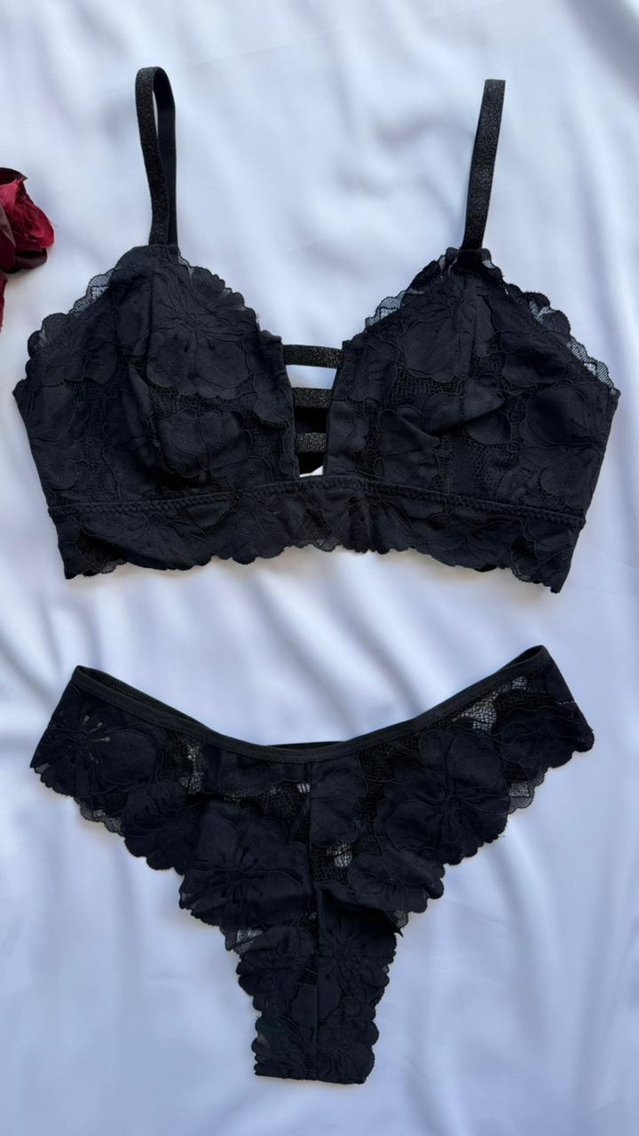 CONJUNTO LINGERIE SENSUAL SEM ARO E SEM BOJO COM DETALHES EM BRILHO NAS ALÇAS E CENTRO