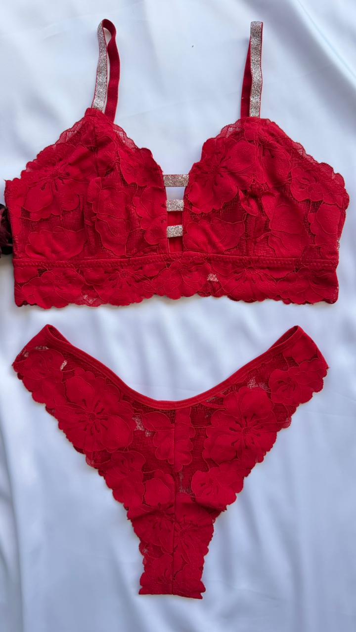 CONJUNTO LINGERIE SENSUAL SEM ARO E SEM BOJO COM DETALHES EM BRILHO NAS ALÇAS E CENTRO