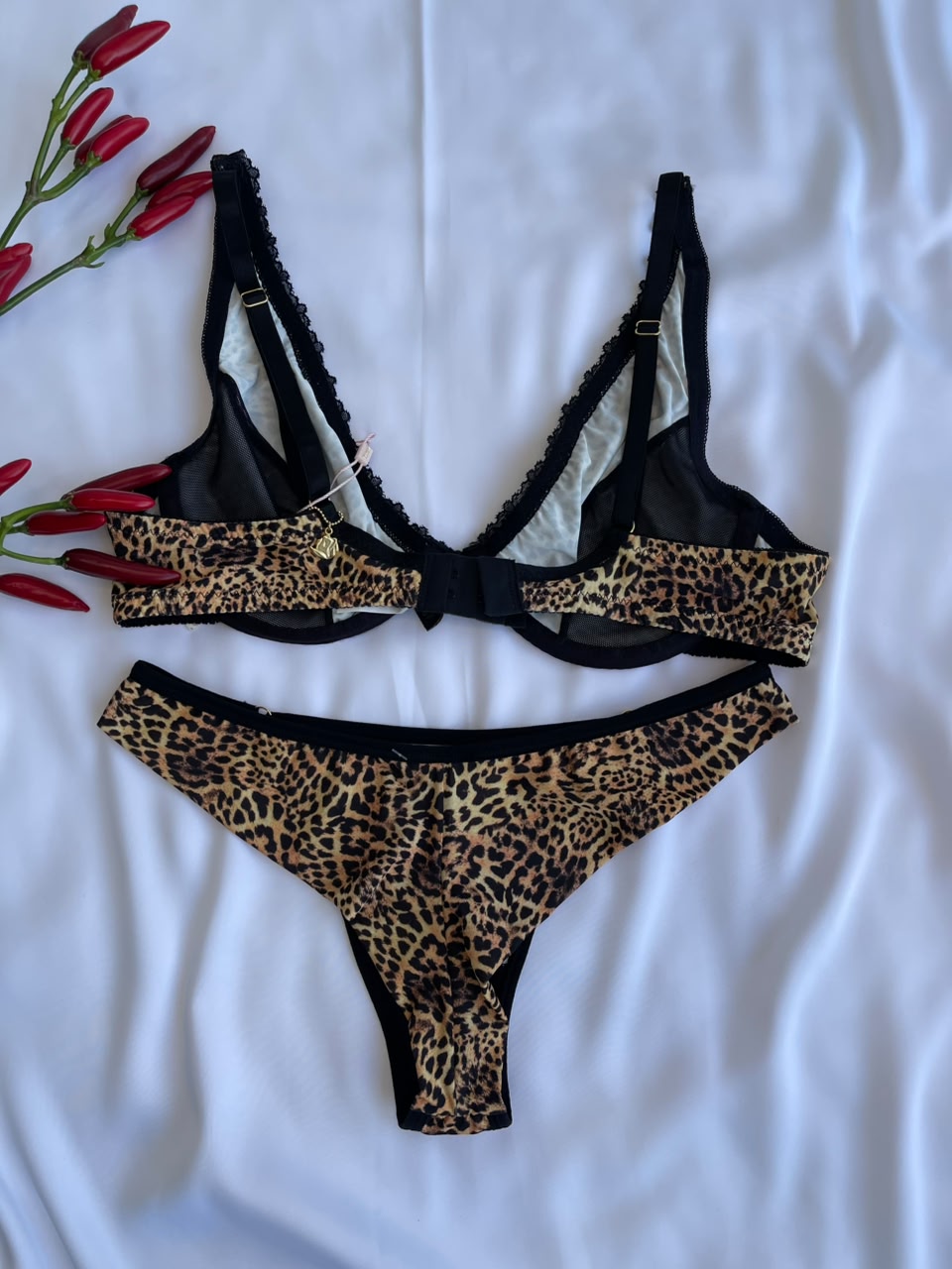 CONJUNTO LINGERIE DUZANI COM ARO E SEM BOJO DETALHES DE TULE POR DENTRO