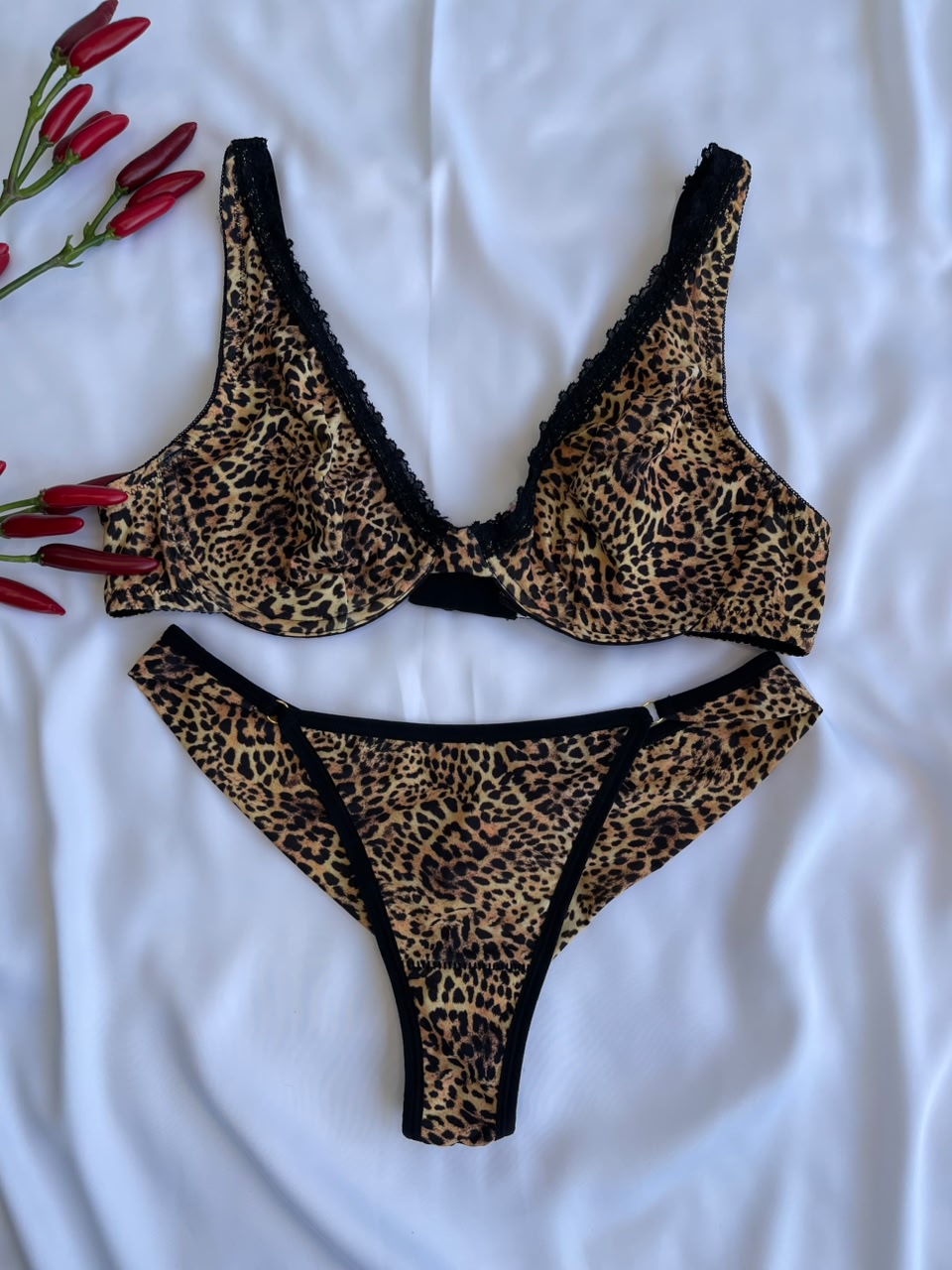 CONJUNTO LINGERIE DUZANI COM ARO E SEM BOJO DETALHES DE TULE POR DENTRO