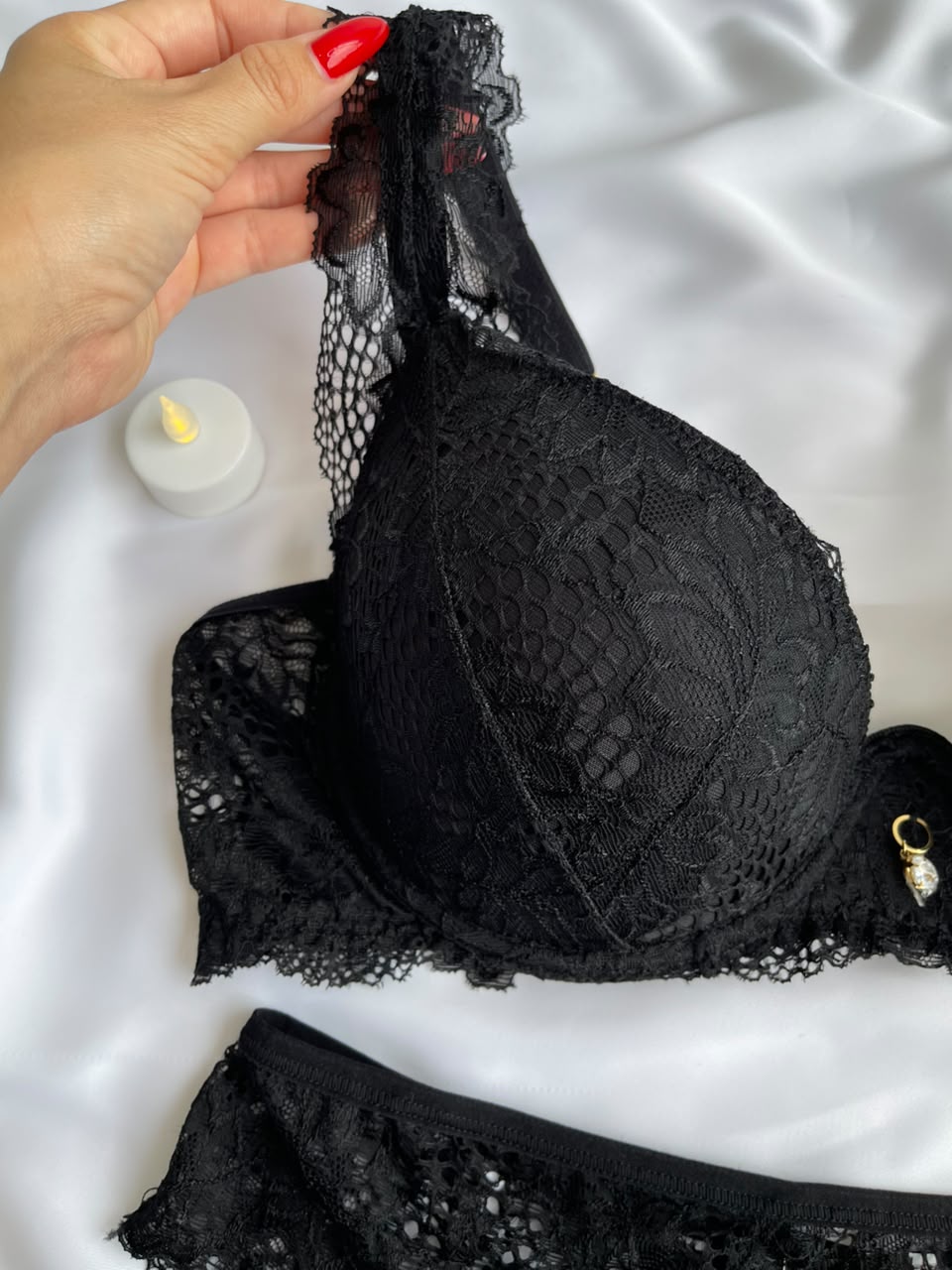 CONJUNTO LINGERIE DE RENDA DUZANI COM ARO E BOJO PUSH UP