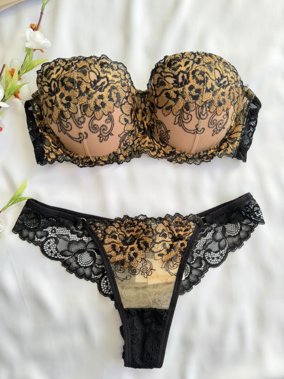CONJUNTO LINGERIE DE RENDA DUZANI COM ARO E BOJO PUSH UP