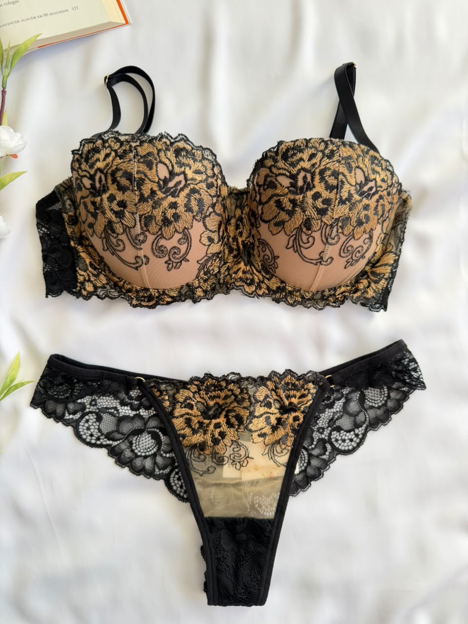 CONJUNTO LINGERIE DE RENDA DUZANI COM ARO E BOJO PUSH UP
