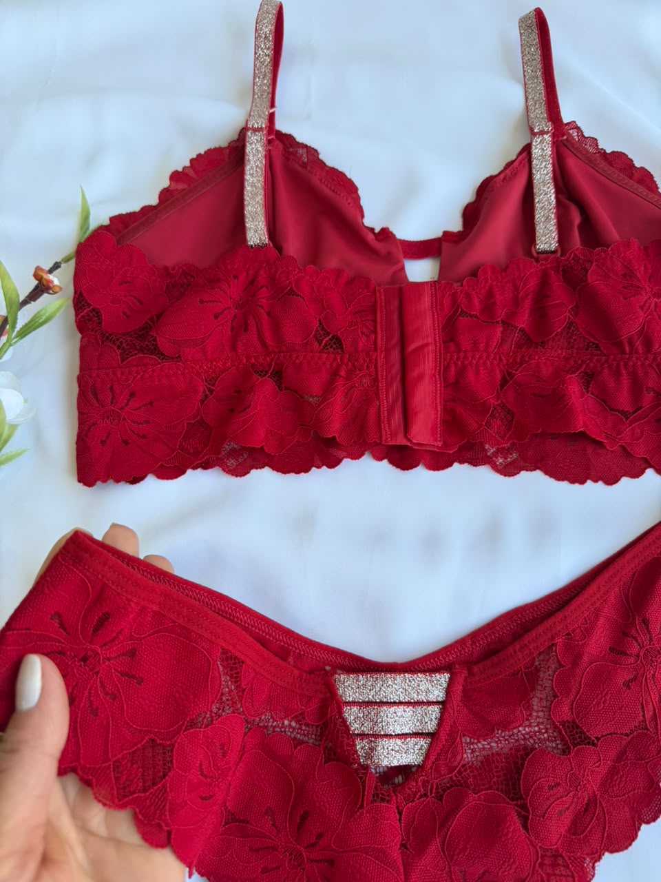 CONJUNTO LINGERIE SENSUAL SEM ARO E SEM BOJO COM DETALHES EM BRILHO NAS ALÇAS E CENTRO
