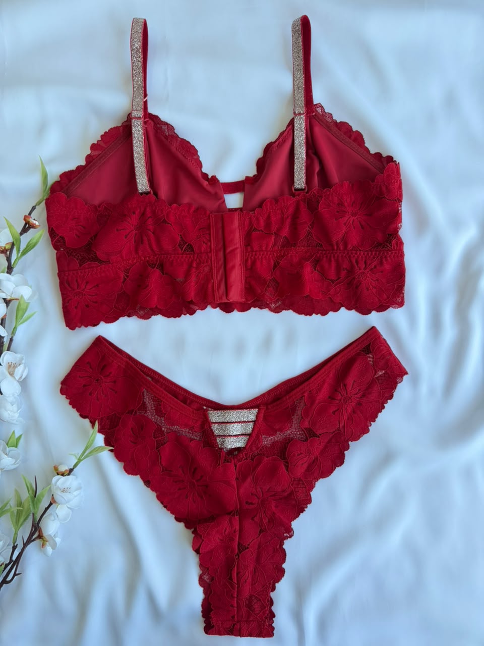 CONJUNTO LINGERIE SENSUAL SEM ARO E SEM BOJO COM DETALHES EM BRILHO NAS ALÇAS E CENTRO