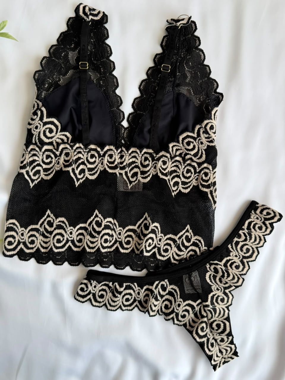 CONJUNTO GD1 TOP SEM ARO E SEM BOJO COM FORRADO DE RENDA