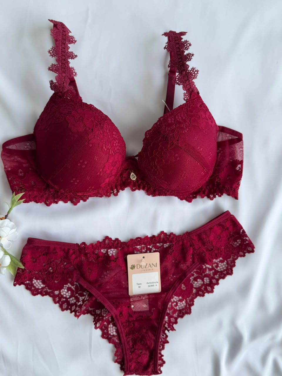 CONJUNTO LINGERIE DE RENDA DUZANI COM ARO E BOJO PUSH UP
