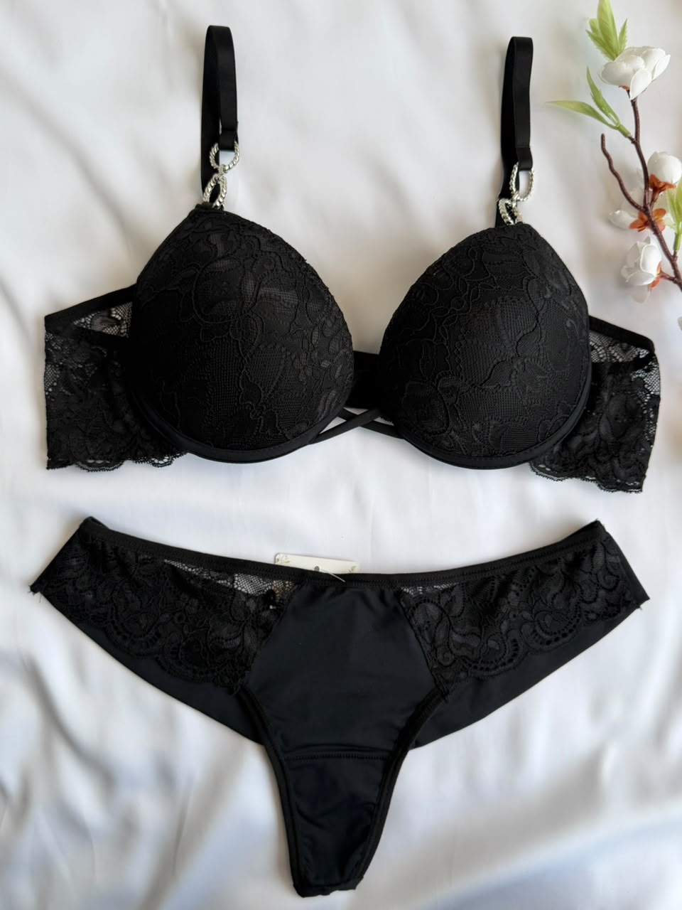 CONJUNTO LINGERIE DE RENDA DUZANI COM ARO E BOJO PUSH UP