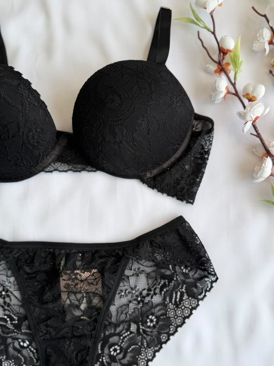 CONJUNTO LINGERIE DE RENDA DUZANI COM ARO E BOJO PUSH UP