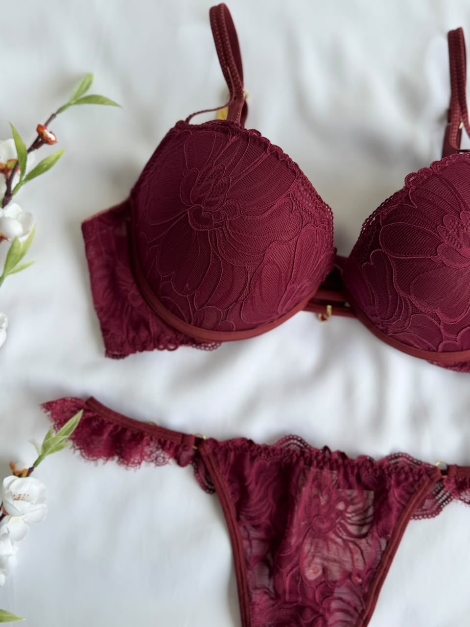 CONJUNTO LINGERIE DE RENDA DUZANI COM ARO E BOJO PUSH UP