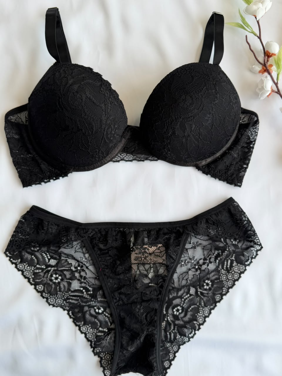 CONJUNTO LINGERIE DE RENDA DUZANI COM ARO E BOJO PUSH UP