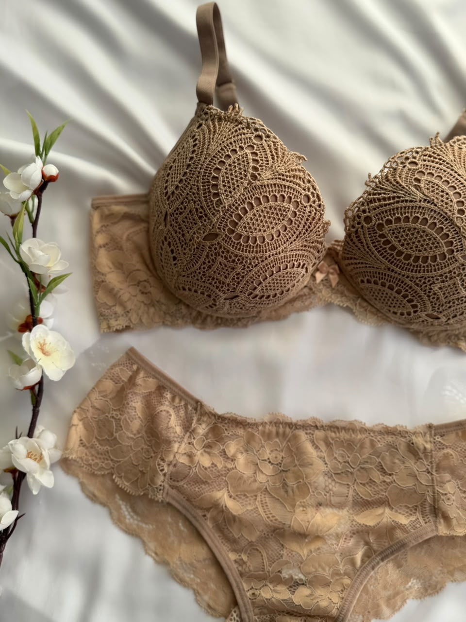 CONJUNTO LINGERIE DE RENDA DUZANI COM ARO E BOJO PUSH UP