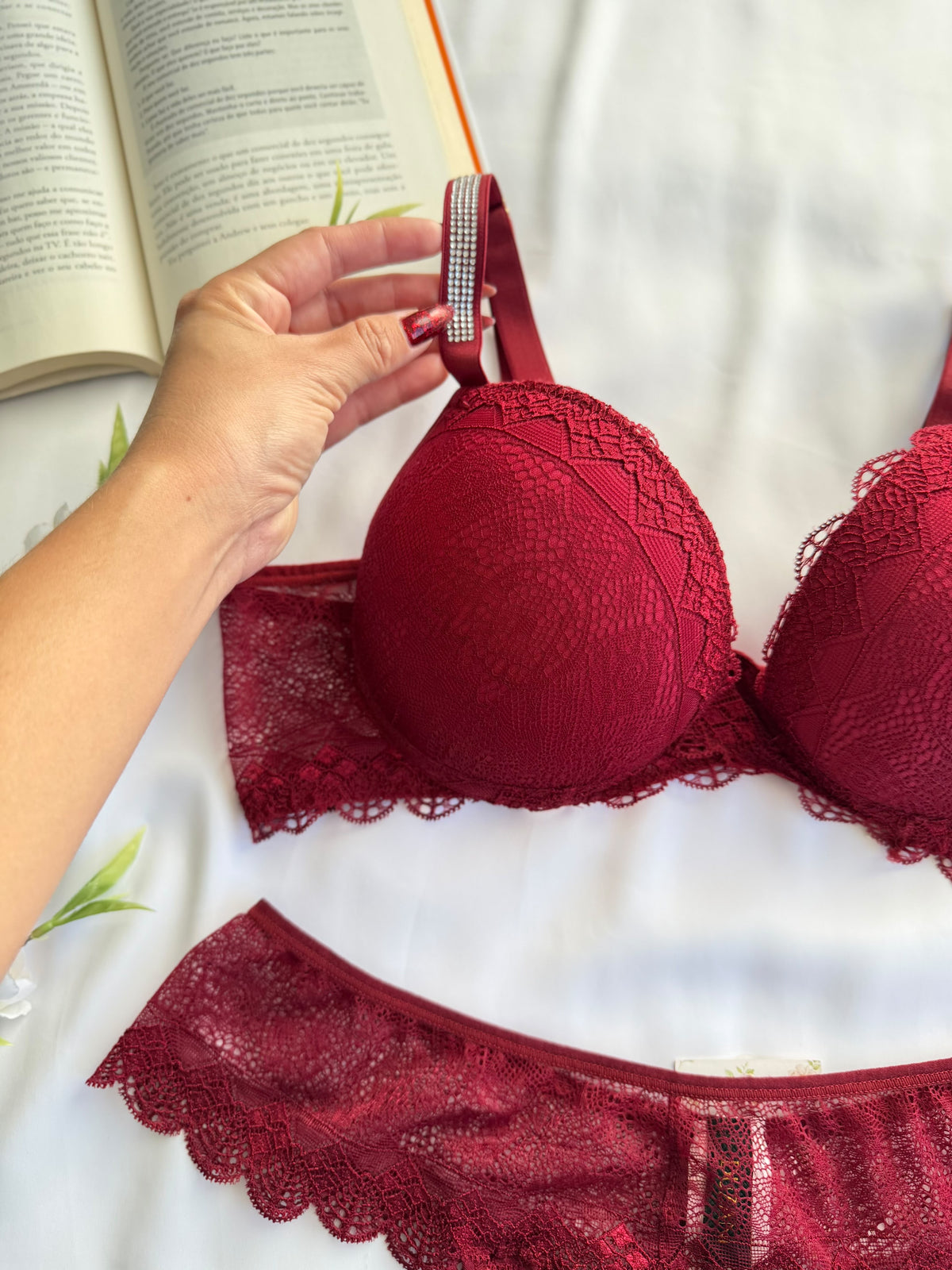 CONJUNTO LINGERIE DE RENDA DUZANI COM ARO E BOJO PUSH UP